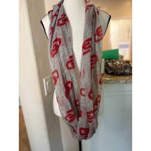 Forever Collectibles Oklahoma Sooners Women's Gray/Red Infinity Scarf - Picture 2 of 4